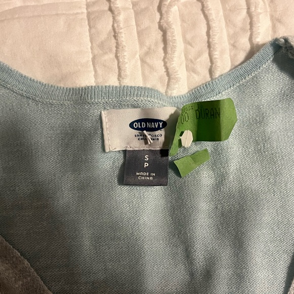 Old navy light sweater - Picture 2 of 2